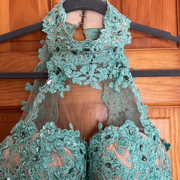 Seafoam green cocktail dress. A size 8. - Picture 2 of 4